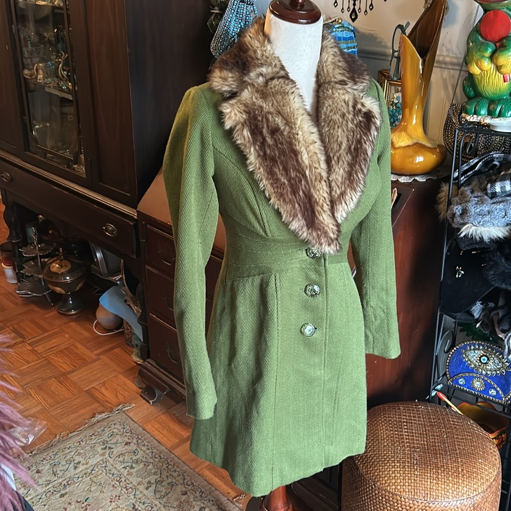 Green Corduroy Coat with Faux Fur Collar - Picture 14 of 15